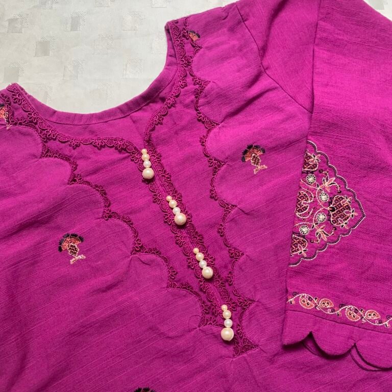 Saya outfit neck design