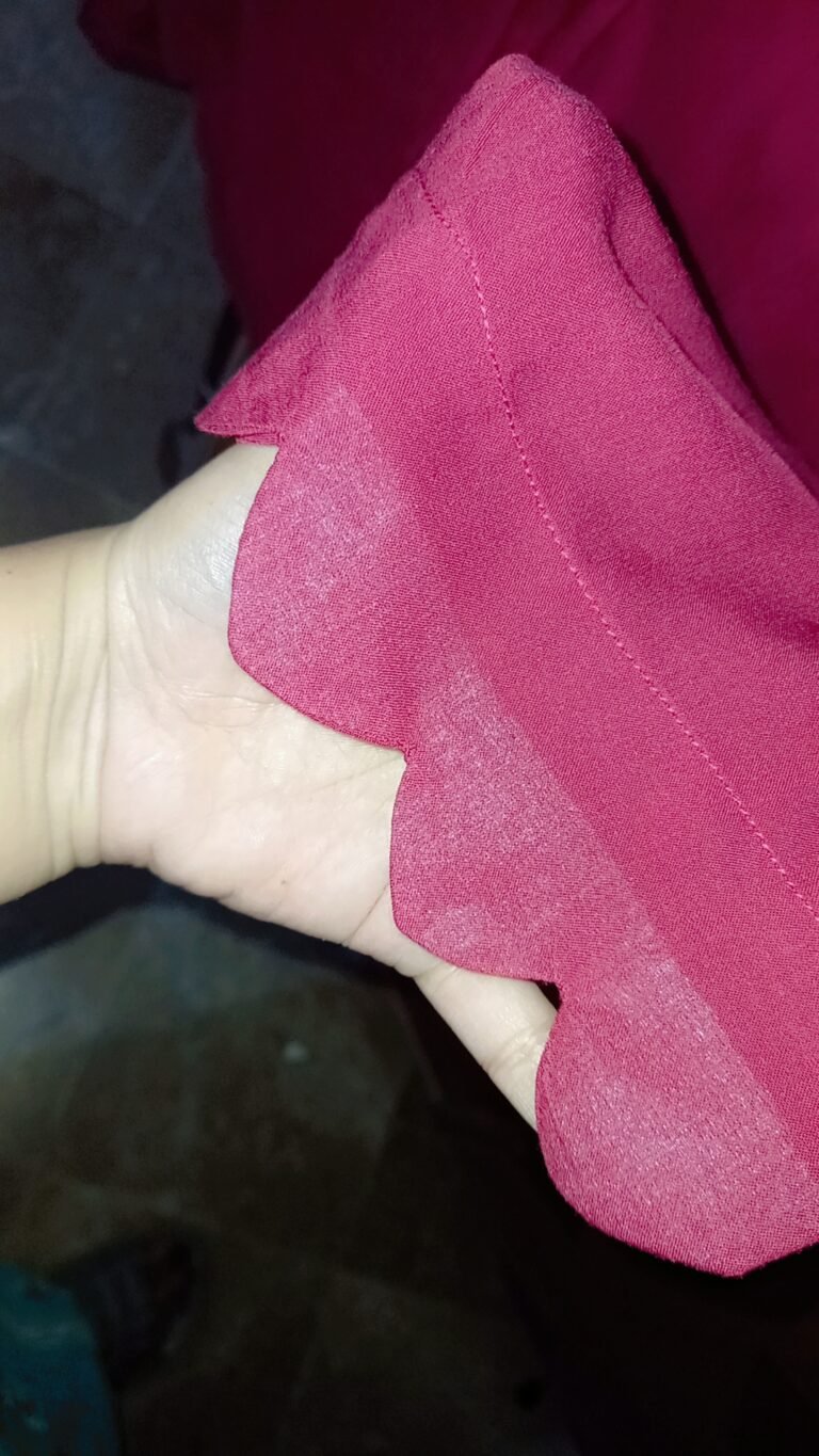 Scallop hem and neck design
